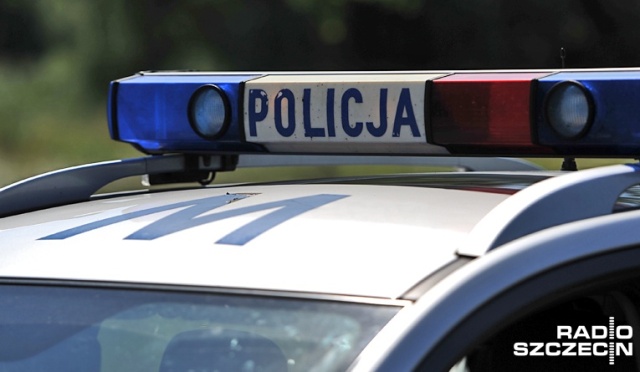 Przy ulicy Maszewskiej w Goleniowie samochód utknął na przejeździe kolejowym. Finał sprawy jest szczęśliwy - nikomu nic się nie stało, ucierpiały tylko rogatki i portfel kierowcy.