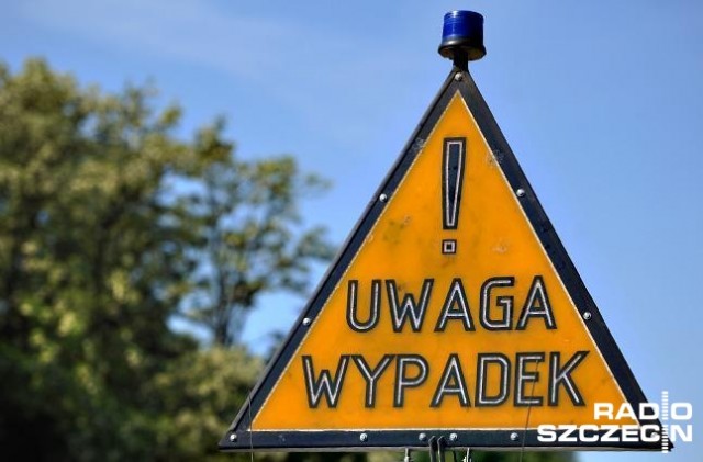 Śmiertelny wypadek w miejscowości Pastuszka w gminie Gryfino. Na drodze krajowej nr 31 motocyklista uderzył w pieszego i spadł z motocykla. Zmarł w trakcie reanimacji.