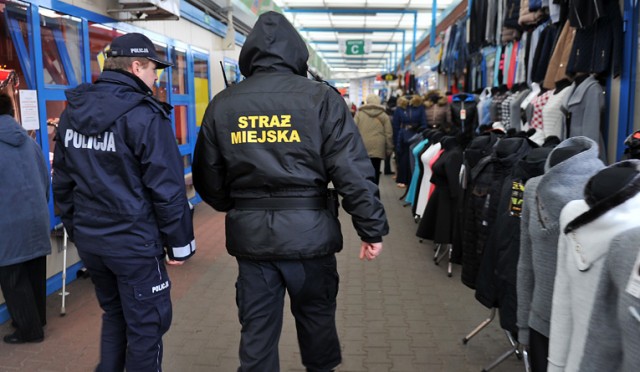 Strażnicy miejscy chcą takich samych uprawnień emerytalnych, jakie przysługują policjantom - informuje portal gazetaprawna.pl.