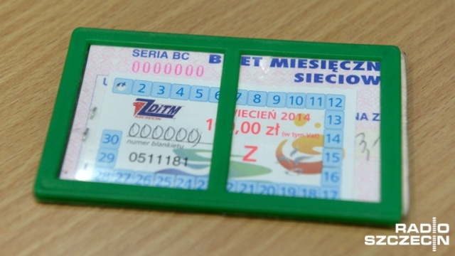 Uczniowie podstawówek będą mogli od września kupić sieciówkę za złotówkę - szczecińscy radni przegłosowali zmiany zaproponowane przez PiS.