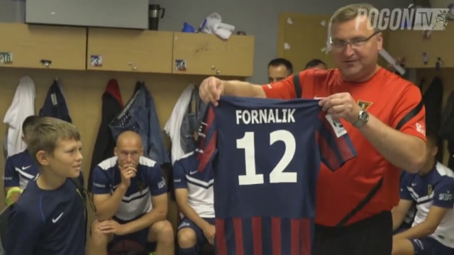 Dawid Fornalik w niedzielnym meczu Pogoni Szczecin ze Śląskiem Wrocław stał za boiskiem i podawał piłki zawodnikom. W 58 minucie meczu piłka wyszła na aut. Dawid rzucił ją Adamowi Frączczakowi, a ten wznowił grę podając do Łukasza Zwolińskiego, który strzelił gola.