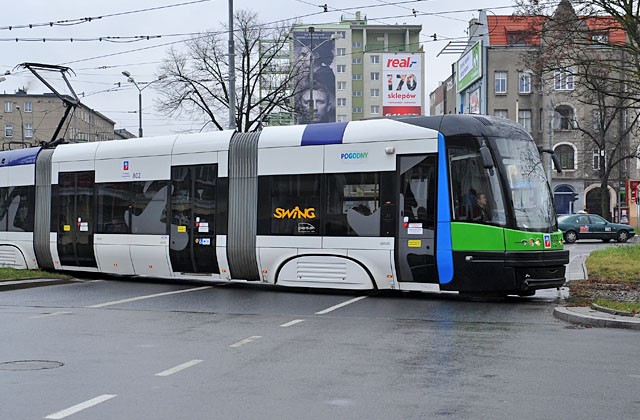 Sieciówki za złotówkę dla uczniów szczecińskich podstawówek to krok w dobrym kierunku, jednak program powinien objąć większą grupą dzieci - mówili goście magazynu Radio Szczecin na wieczór.