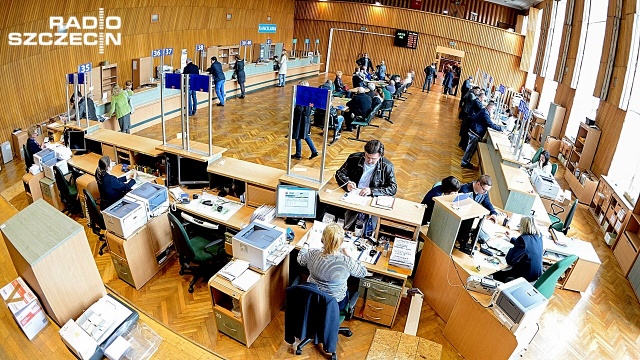 Papierkowa robota zabiera polskim firmom coraz więcej czasu. Według najnowszych danych agencji Grant Thornton, statystycznie duża firma w Polsce musi w tym roku sporządzić blisko 350 pism urzędowych, co daje średnią blisko 1,5 pisma na każdy dzień roboczy.