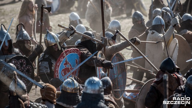 Blisko sześciuset wojów starło się w wielkiej bitwie w Wolinie. To w ramach trwającego tam XXI Festiwalu Słowian i Wikingów.