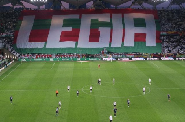 Legia wygrała z albańskim FK Kukesi walkowerem - taki jest werdykt europejskiej federacji piłkarskiej po czwartkowym meczu eliminacyjnym do Ligi Europy.