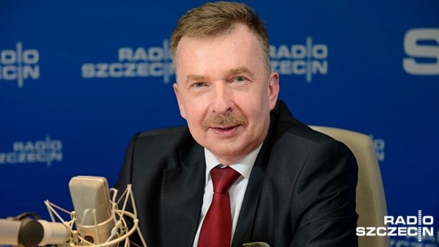 Niepewna jedynka dla Dariusza Wieczorka, lidera SLD w regionie. Polska Agencja Prasowa podała, że pierwsze miejsce na szczecińskiej liście Zjednoczonej Lewicy ma dostać przewodniczący Zielonych, Adam Ostolski. To polityk, który pochodzi z Myśliborza, ale od lat mieszka w Warszawie.