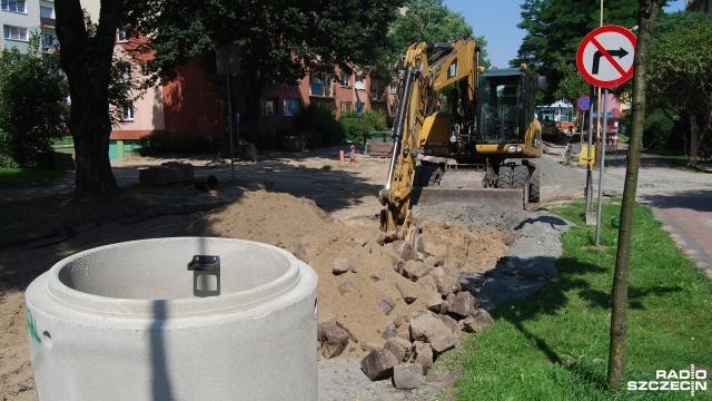 O przynajmniej kilka tygodni przeciągną się roboty drogowe w centrum Goleniowa.