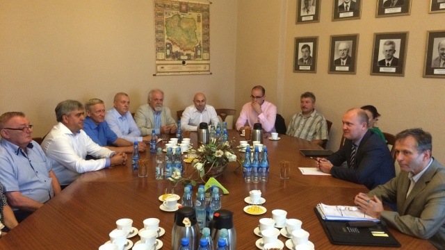 Zanim w Szczecinie stanie nowy dyskont - dowiedzą się o tym lokalni kupcy. Tak zdecydował w środę prezydent Piotr Krzystek.