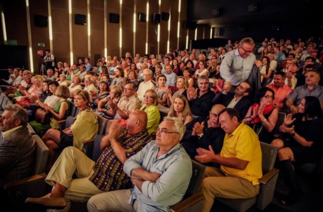 Sensacyjne Lato Filmów rusza w czwartek w Kołobrzegu. Podczas tegorocznej edycji festiwalu widzowie obejrzą ponad 30 produkcji z 15 krajów.