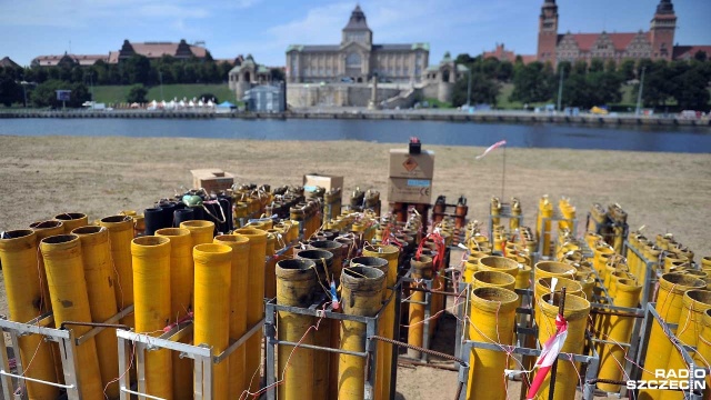 Międzynarodowy Festiwal Sztucznych Ogni rozpocznie się w piątek o 20. Na Łasztowni technicy montują wyrzutnie.