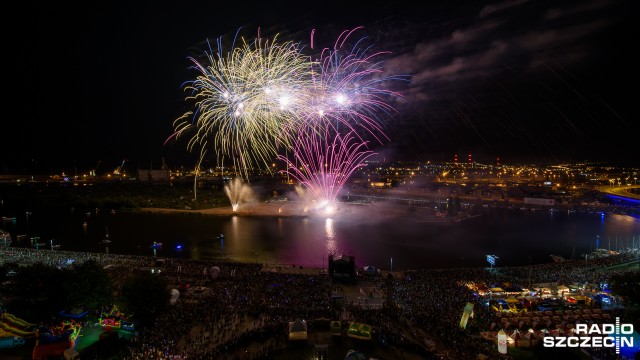 Kilka tysięcy widzów obserwowało piątkowy pokaz Pyromagic na Wałach Chrobrego.