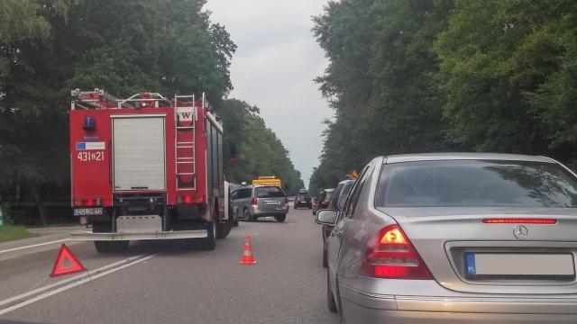 Dwa auta osobowe zderzyły się za obwodnicą Miękowa. Do stłuczki doszło w sobotę przed godz. 8.