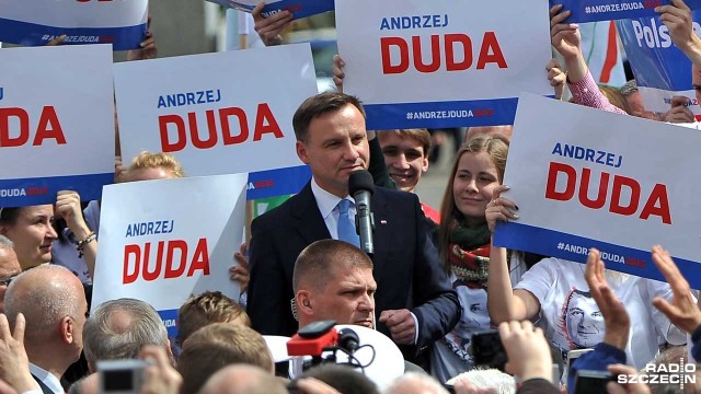 Prezydent Andrzej Duda powinien urzędować, a nie prowadzić kampanię na rzecz PiS-u jeżdżąc po Polsce - tak w Kawiarence politycznej Radia Szczecin ocienili szczecińscy politycy Lewicy i Platformy Obywatelskiej.