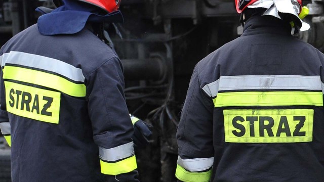Odnawiający się pożar w Puszczy Bukowej w okolicy Kołowa. To prawdopodobnie efekt bezmyślności mieszkańców - rzuconego na ziemię niedopałka.