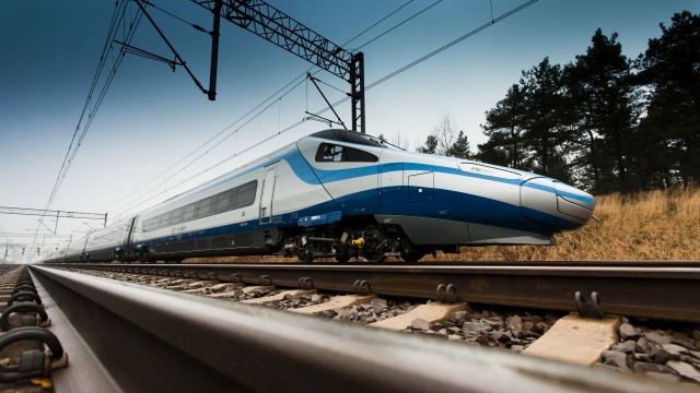 PKP Intercity ma sposób na oszczędzanie prądu - to punktualna jazda.