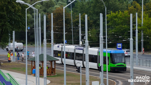 Na trasę między mostem Długim a Basenem Górniczym po wtorkowych, pierwszych testach Tatry - w środę wyjechał nowy Swing.