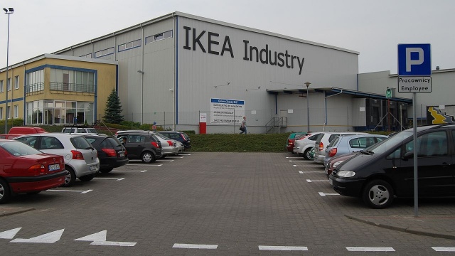 Nawet o połowę musi obniżać swoje moce produkcyjne w ostatnich dniach największy pracodawca w Goleniowie - firma IKEA Industry.