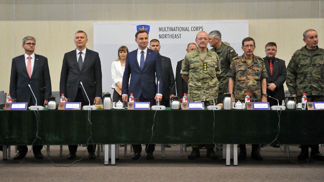 W Szczecinie trwa uroczystość przekazania dowództwa Wielonarodowego Korpusu Północno-Wschodniego NATO. Gościem honorowym uroczystości jest prezydent Andrzej Duda.