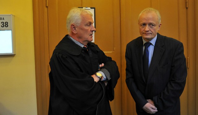 Znany szczeciński polityk lewicy, były minister gospodarki Jacek Piechota będzie ponownie lustrowany. Jak informuje Kurier Szczeciński, Sąd Apelacyjny w Szczecinie pozytywnie rozpatrzył odwołanie gdańskiego Instytutu Pamięci Narodowej od wyroku z lutego.