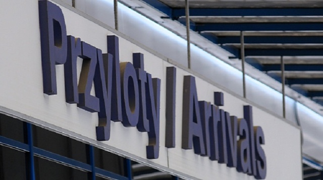 Opóźniony lot i zgubiony bagaż możemy reklamować, cena za wycieczkę nie może wzrosnąć, a organizator powinien wyjaśnić wątpliwe terminy z umowy - u szczytu sezonu urlopowego Urząd Ochrony Konkurencji i Konsumentów przypomina o prawach wczasowiczów.