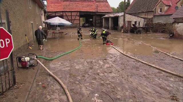Burza na Pomorzu Zachodnim nie wyrządziła większych strat. Od sobotniego wieczora strażacy kilka razy wyjeżdżali usuwać z dróg połamane gałęzie i kilka razy pompować wodę z piwnic.