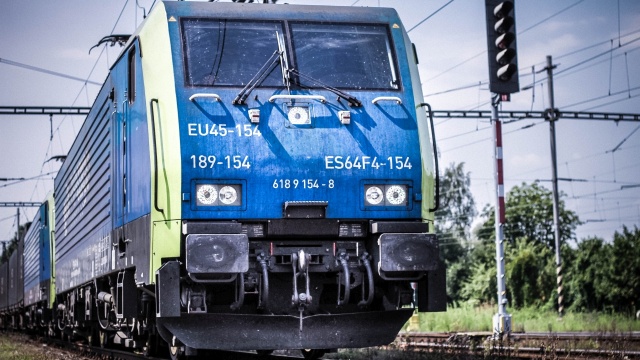 Pierwszy polski pociąg eksportowy wyjechał do Chin. W wagonach są soki, woda mineralna, piwo i wyroby cukiernicze.