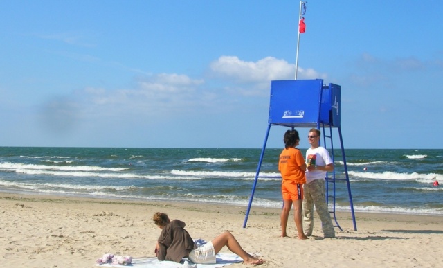Nie wolno się kąpać na plażach od Jarosławca do Mrzeżyna. To około stukilometrowy odcinek, czyli ponad połowa wybrzeża w woj. zachodniopomorskim.