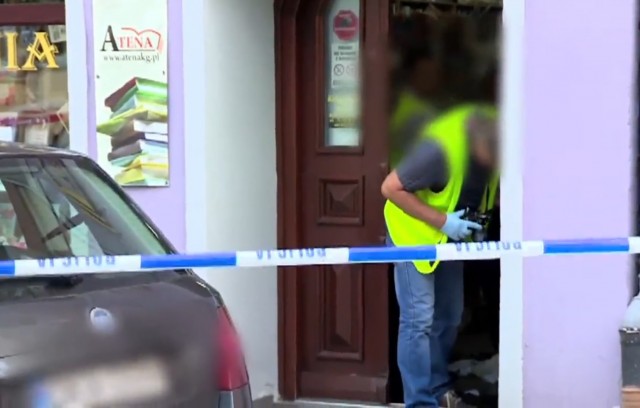 Zabił przypadkową dziewczynkę, bo nie mógł znaleźć pracy - tak zeznał Samuel N., który w środę przed księgarnią w Kamiennej Górze uderzył siekierą 10-latkę. Mężczyzna przyznał się do winy. Grozi mu dożywocie.