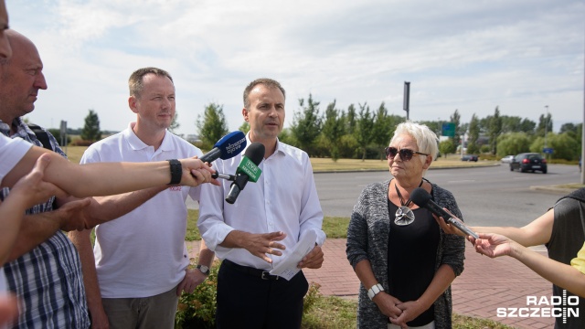 Około dziesięciu procent sumy, która ma trafić na budowę autostrad i dróg ekspresowych w Polsce trafi do naszego regionu - poinformowali w czwartek posłowie Platformy Obywatelskiej.
