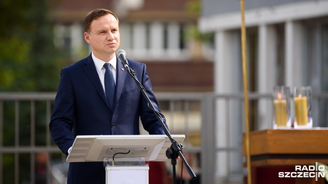Polska się bardzo zmieniła na lepsze, ale wciąż zbyt wiele jest w niej niesprawiedliwości - mówił podczas obchodów 35. rocznicy podpisania Porozumień Sierpniowych w Szczecinie prezydent Andrzej Duda.