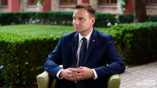 Prezydent RP Andrzej Duda zainteresował się sytuacją Macieja Dobrowolskiego - kibica, który od ponad trzech lat przebywa w areszcie. Prezydent w rozmowie z Radiem Szczecin powiedział, że poprosi o informacje ministra sprawiedliwości i prokuratora generalnego.