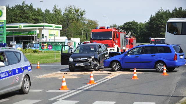 Dwie osoby zostały poszkodowane w wypadku na drodze krajowej nr 31. W Pniewie koło Gryfina zderzyły się czołowo dwa samochody. Jak informuje portal egryfino.pl do zdarzenia doszło w poniedziałek po południu.