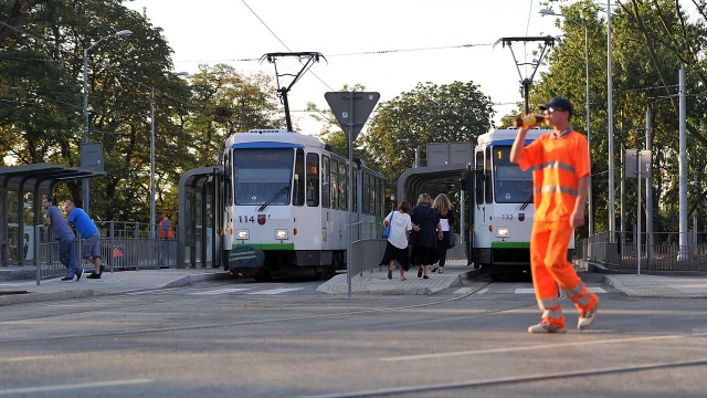 Po kilkunastu miesiącach przerwy we wtorek na swoje trasy wróciły tramwaje linii 1 i 9.