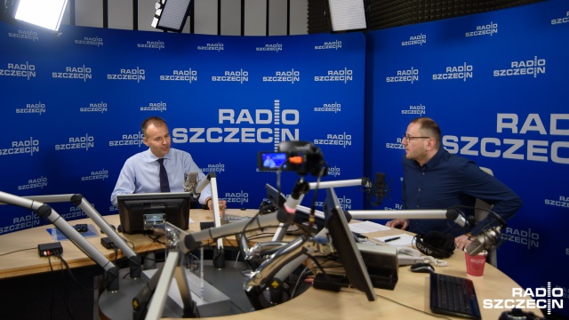 Norbert Obrycki pomylił gazowiec z promem na gaz. Senator Platformy Obywatelskiej i kandydat tej partii z pierwszego miejsca na liście do Sejmu powiedział w Rozmowach pod krawatem, że w Szczecinie buduje się gazowce.