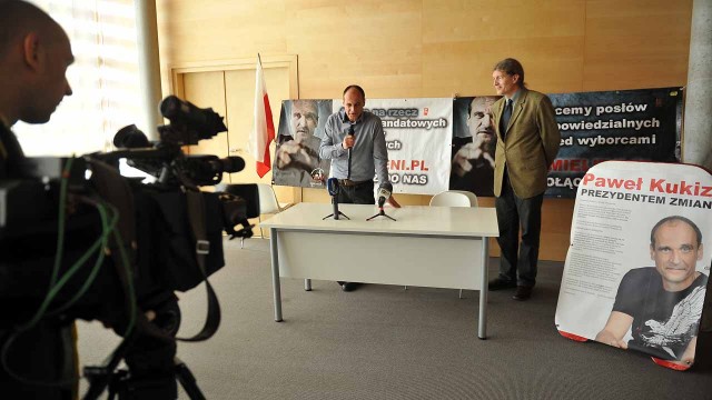 Sylwester Chruszcz został jedynką listy ruchu Kukiz03915039 do Sejmu. Po zmianie lidera listy Jakub Kozieł zdecydował o wycofaniu się ze startu w wyborach do Sejmu.