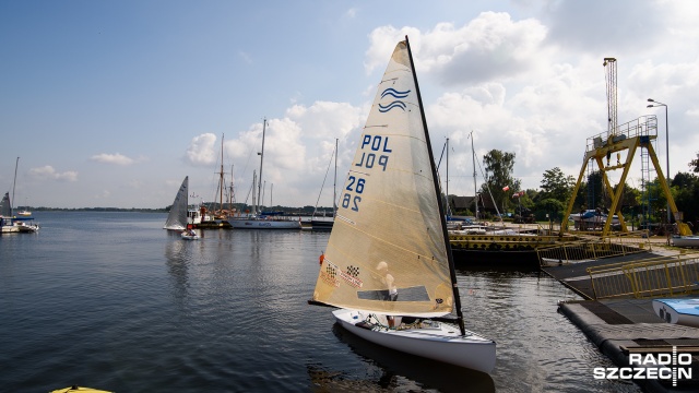 Blisko 20 zawodników bierze udział w Mistrzostwach Polski w klasie Finn Masters w regatach na Jeziorze Dąbie.