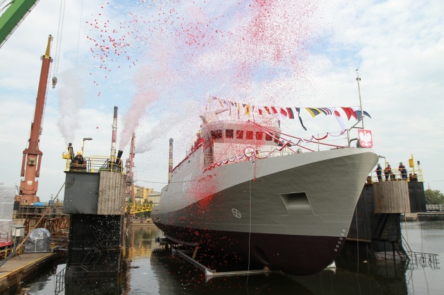Najnowszy niszczyciel polskiej Marynarki Wojennej Kormoran II został w piątek zwodowany w Gdańsku.