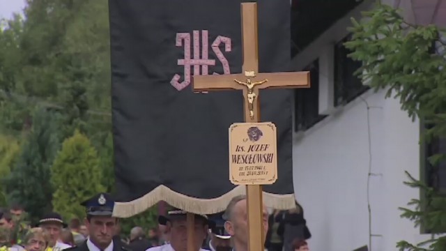 Józef Wesołowski, były nuncjusz apostolski na Dominikanie oskarżony o pedofilię, został w sobotę pochowany na cmentarzu w Czorsztynie. Podczas mszy nie było kazania. Była za to cisza.