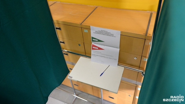 W naszym regionie otwarcie lokali referendalnych odbyło się bez zakłóceń. Od godziny 6 Polacy odpowiadają na trzy pytania.