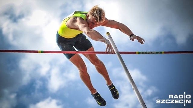 Zawodnik OSOT-u Szczecin wygrał konkurs skoku o tyczce podczas lekkoatletycznego mityngu w Berlinie.