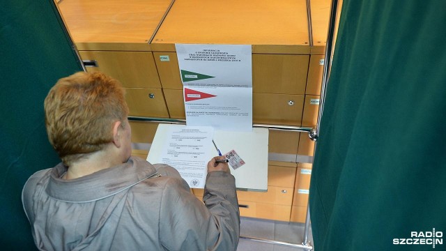 Frekwencja w niedzielnym referendum wyniosła 7,8 proc. - przekazała na poniedziałkowej konferencji prasowej Państwowa Komisja Wyborcza. Jak poinformował szef PKW, oznacza to, że wyniki nie są wiążące. Aby referendum było ważne, musiałaby zagłosować ponad połowa uprawnionych.