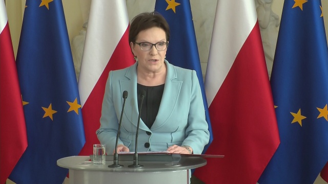 Nasze możliwości są większe niż zadeklarowane już przyjęcie dwóch tysięcy uchodźców, ale podział obciążeń musi być częścią całościowego planu - zaznaczyła na wtorkowej konferencji prasowej premier Ewa Kopacz.
