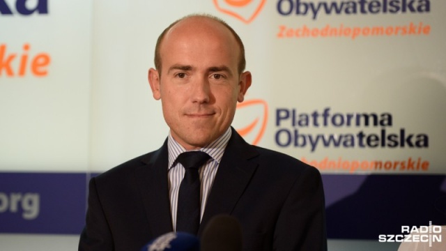 Obywatele mają prawo do manifestacji i demonstracji swoich poglądów - mówi minister sprawiedliwości. Borys Budka podczas wizyty w Szczecinie tłumaczył, że dotyczy to też przeciwników przyjmowania imigrantów. W jego opinii, można manifestować przeciwko przyjmowaniu imigrantów, ale bez obrażania i ksenofobii.