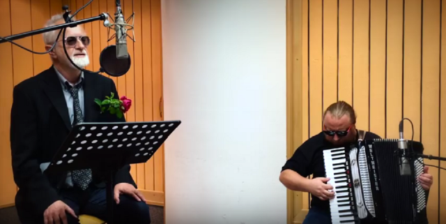 Znany rysownik i satyryk - Henryk Sawka - wraz ze swoim zespołem Klezmer Band nagrał kolejną piosenkę. Utwór pt. Kadencja jest już dostępny w sieci.
