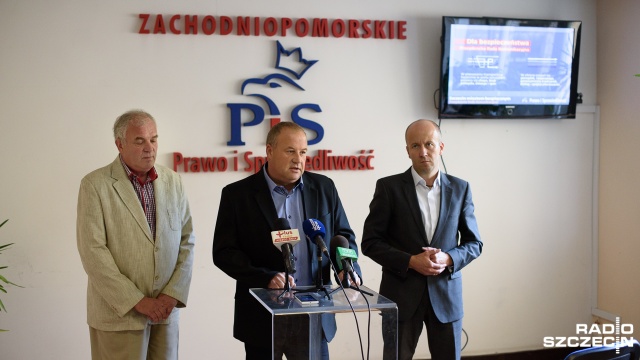 Radni Prawa i Sprawiedliwości ze Szczecina zapewniają: jest ćwierć miliona złotych na oświetlenie przejść dla pieszych, sekundniki dla kierowców na skrzyżowaniach oraz montaż specjalnych wag dla ciężarówek.