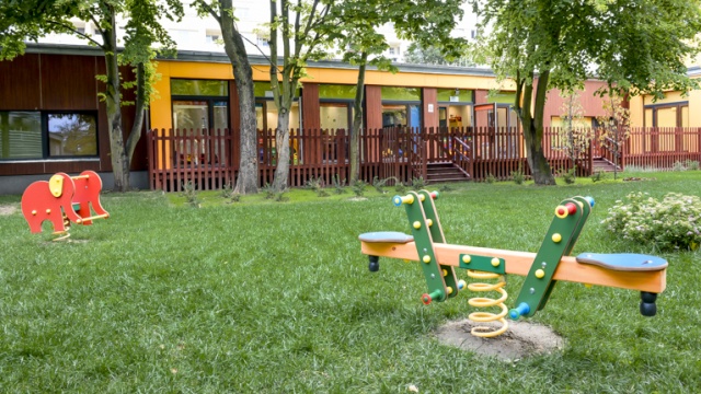 Turniej piłki nożnej, biegi sztafetowe i szaleństwa na dmuchanych zamkach to niektóre ze sportowych konkurencji i zabaw dzieci startujących w IV Przedszkolnej Mini Paraolimpiadzie w Szczecinie. Przedszkolaki mogły także spróbować swoich umiejętności na ergometrze wioślarskim oraz na rowerze typu handbike.