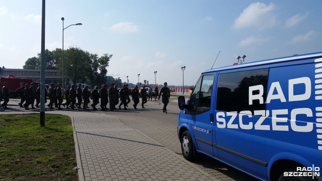 Spadochroniarze, wozy bojowe, działa i ponad 200 osób ubranych w mundury z epoki - Gryfino szykuje się do wielkiej rekonstrukcji historycznej Orły nad Arnhem. Widowisko jest częścią obchodów z okazji 70-lecia osadnictwa polskiego na ziemi gryfińskiej.