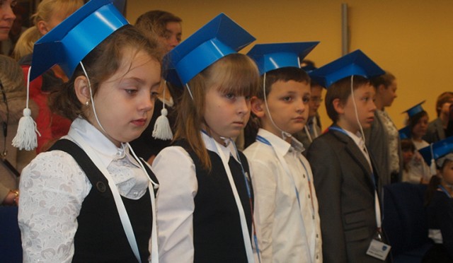 Dzieci w wieku od 6 do 12 lat mają okazję uczestniczyć w zajęciach z judo w ramach nauki bezpieczeństwa narodowego, oraz poznać etykietę zachowania w ramach kursu dyplomacji. Trwa rekrutacja do trzeciej edycja Szczecińskiego Humanistycznego Uniwersytetu Młodych.