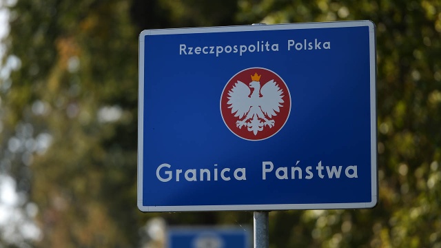 Polska jest bezpieczna - zapewnia premier Ewa Kopacz po naradzie z przedstawicielami Ministerstwa Spraw Zagranicznych, Ministerstwa Spraw Wewnetrznych i Straży Granicznej. Szefowa rządu poleciła kontrolę wszystkich polskich granic.