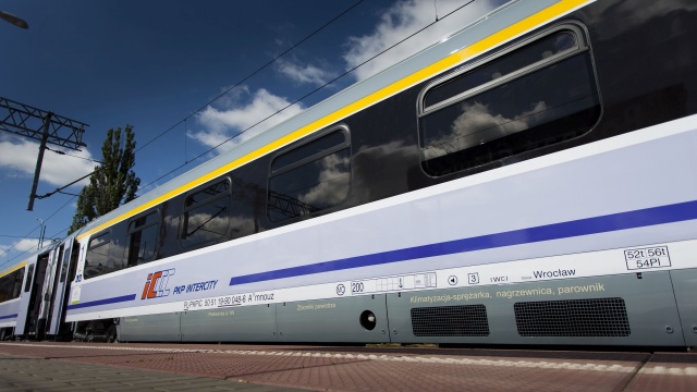 Spółka PKP Intercity tylko w lipcu i sierpniu przewiozła blisko jedną trzecią pasażerów więcej niż w analogicznym okresie poprzedniego roku. To najlepszy wynik od pięciu lat.